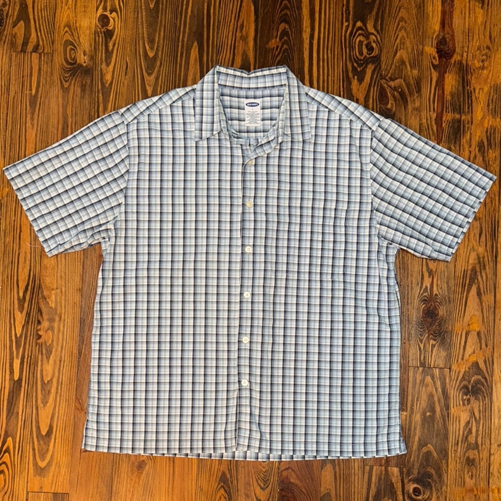 Old Navy 100% Cotton Blue & White Checkered Short Sleeve Button Down Shirt
